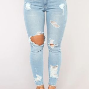 Fashion Nova "Him and I" size 9 ankle jeans